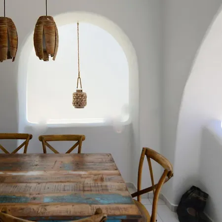 Albion, Cosy Two Storey Apartment, Stelida Naxos *